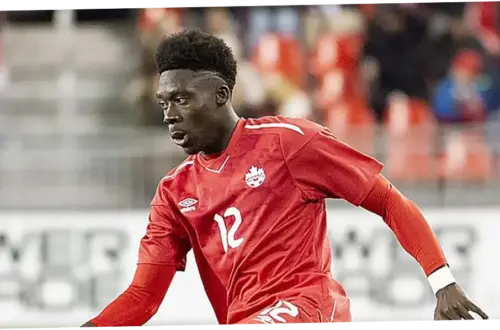 Alphonso Davies: Bintang Muda Bayern Munich yang Menghidupkan Harapan di Lapangan