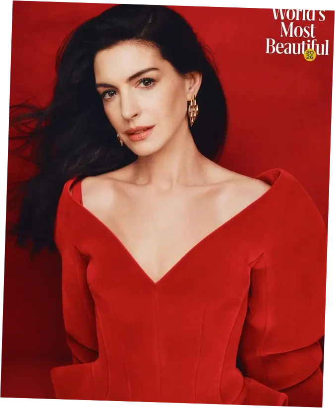 Anne Hathaway: Wanita Tercantik Dunia 2026 yang Menginspirasi