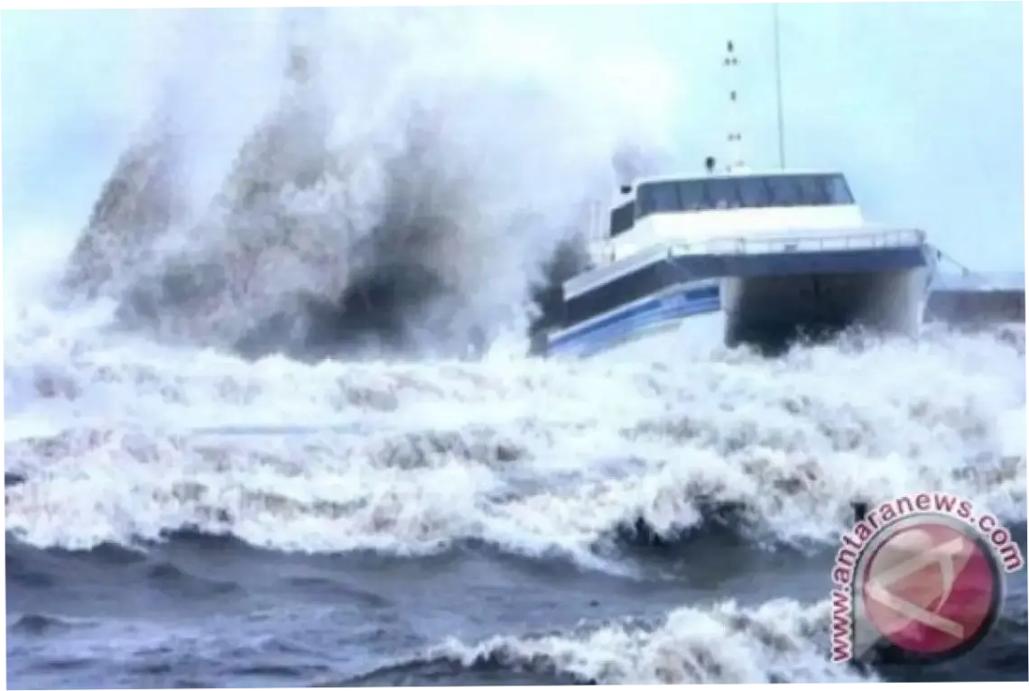 Gelombang Tinggi Mengancam Perairan Indonesia: Apa yang Perlu Diketahui