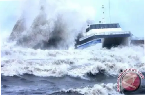 Gelombang Tinggi Mengancam Perairan Indonesia: Apa yang Perlu Diketahui