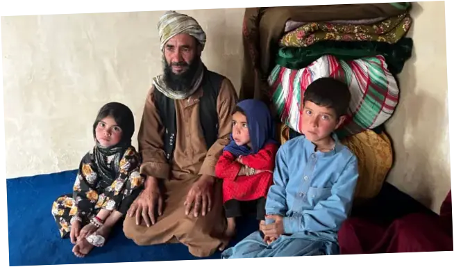 Afghanistan di Ambang Kelaparan: Para Ayah Terpaksa Jual Anak Mereka