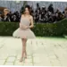Eileen Gu Membuat Kejutan di Met Gala 2026 dengan Gaun Futuristik