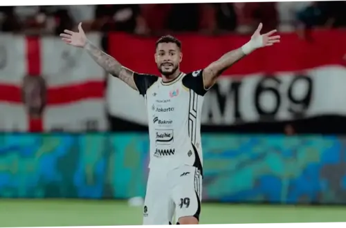 Persib Bandung Siapkan Kejutan di Bursa Transfer dengan Incaran Maxwell Souza