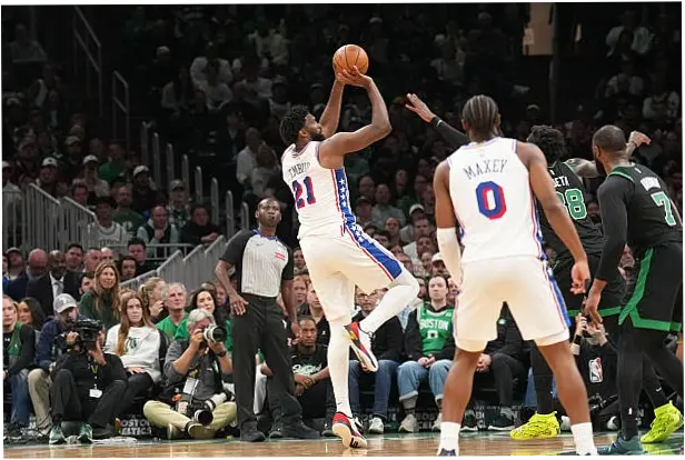 Pertarungan Sengit: 76ers Tundukkan Celtics 106-93, Paksa Gim Penentuan di Playoff NBA