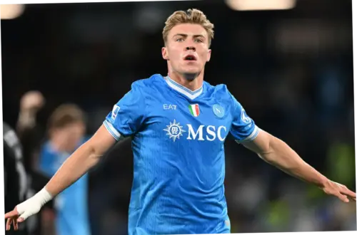 Rasmus Højlund Bergabung dengan Napoli: Analisis Transfer dan Dampaknya pada Manchester United
