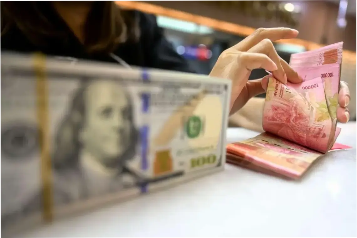Rupiah Melemah, Dolar AS Menguat: Analisis dan Dampak terhadap Perekonomian Indonesia
