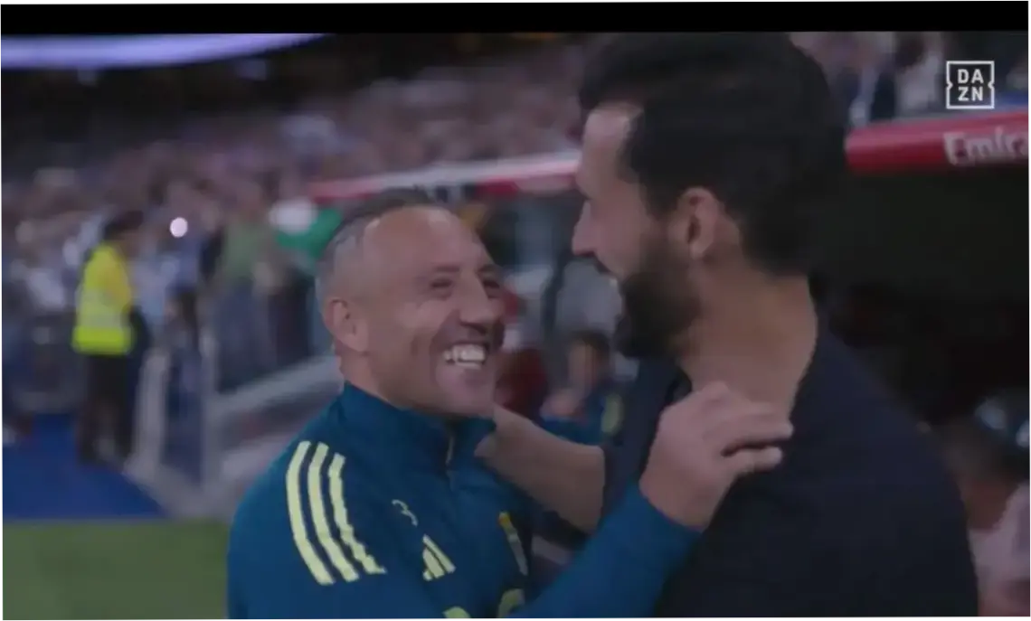 Santi Cazorla: Penghormatan dan Kontroversi di Dunia Sepakbola