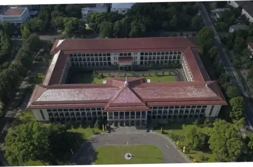 Universitas Gadjah Mada (UGM) dalam Berbagai Perspektif: Pendidikan, Penelitian, dan Masyarakat