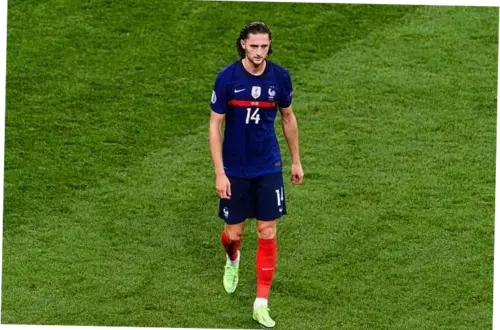 Adrien Rabiot dan Kontroversi Piala Dunia 2026: Lapangan yang Keras dan Kaku