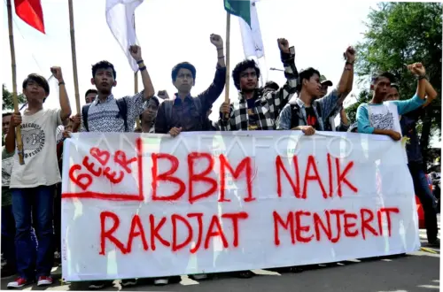 Demo Tolak Kenaikan Harga BBM di Cikini: Massa Gelar Aksi, Polisi Bubarkan