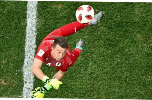 Fernando Muslera: Kiprah Legenda Kiper Uruguay di Piala Dunia