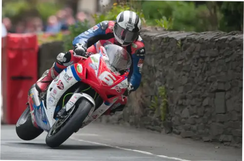 Isle of Man TT: Event Balap Tersangar dengan Berbagai Insiden dan Pembalap Berprestasi