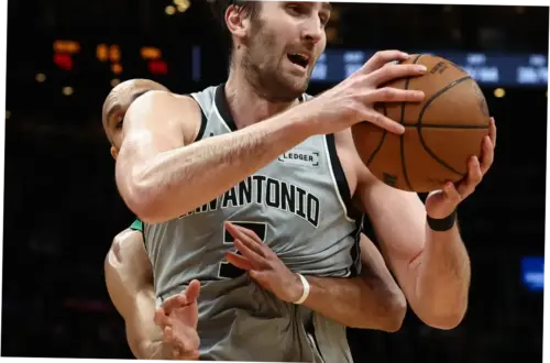 Luke Kornet: Pemain Penting di Balik Kesuksesan San Antonio Spurs