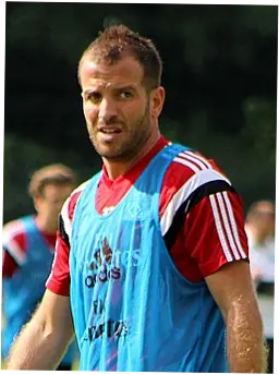Rafael van der Vaart: Antara Komentar Kontroversial dan Minta Maaf