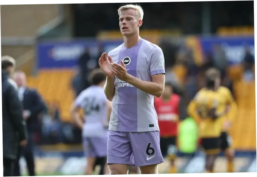 Tottenham Hotspur Sukses Rekrut Jan Paul van Hecke dari Brighton